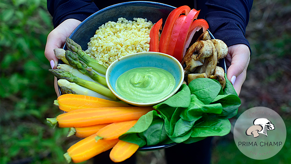 Vegan bowl with green peas cream